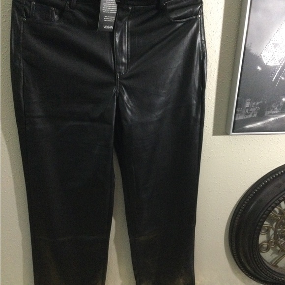 Badgley Mischka - Picture 1 of 4